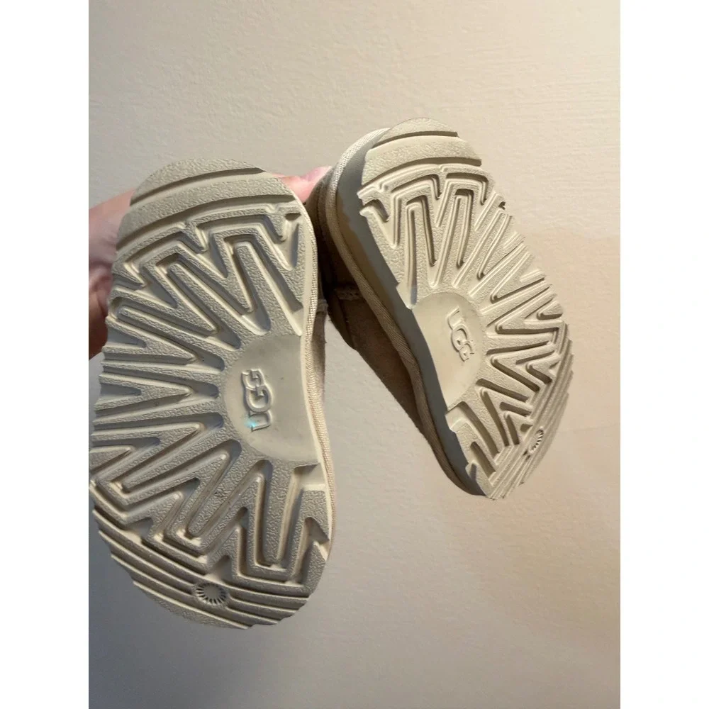 UGG Tasman II Suede Slippers Boots Sand Beige Kids toddler Size 6 1019066K